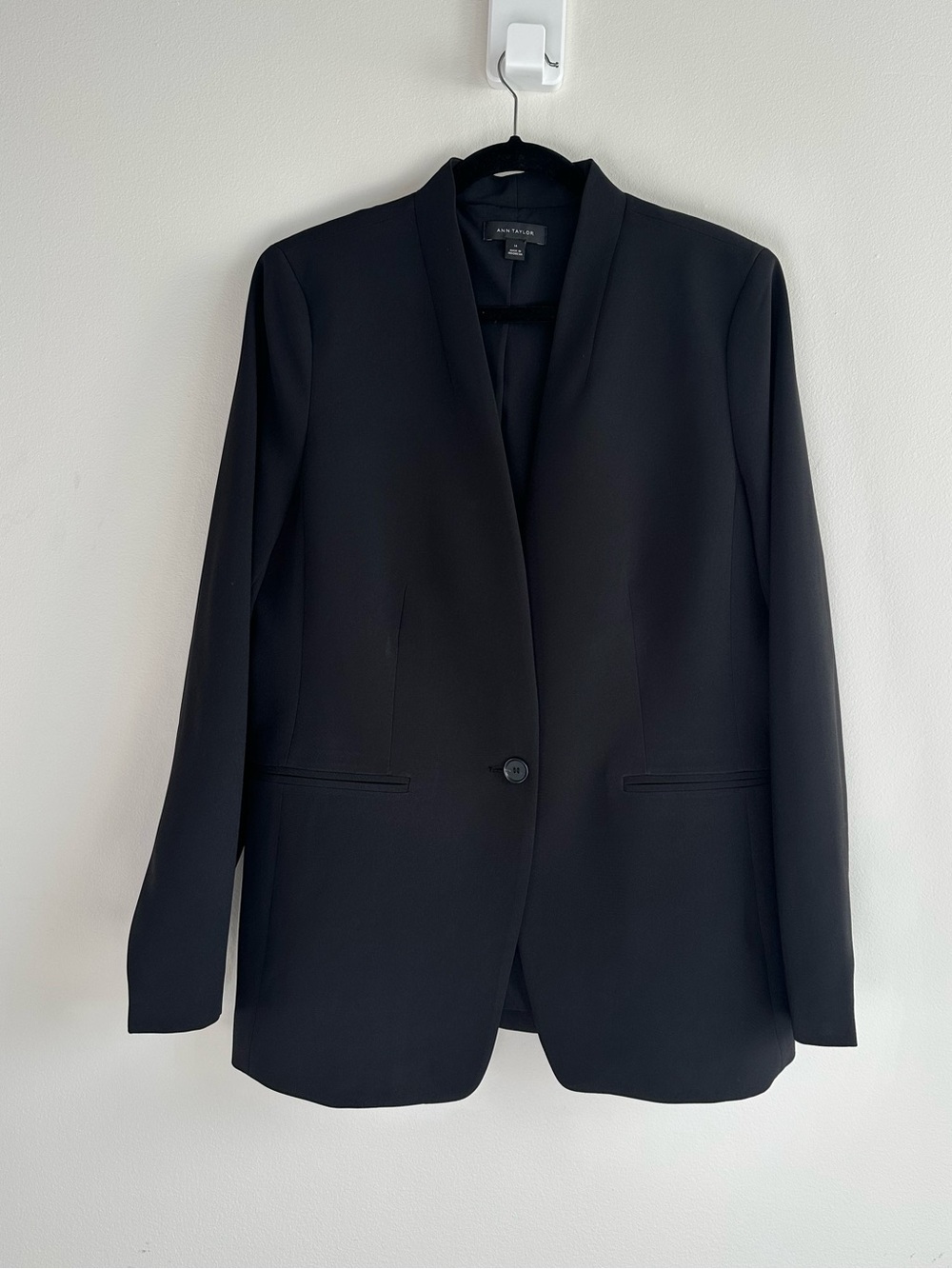 Ann Taylor The Long Collarless Blazer in Fluid Crepe, Black, Size 14